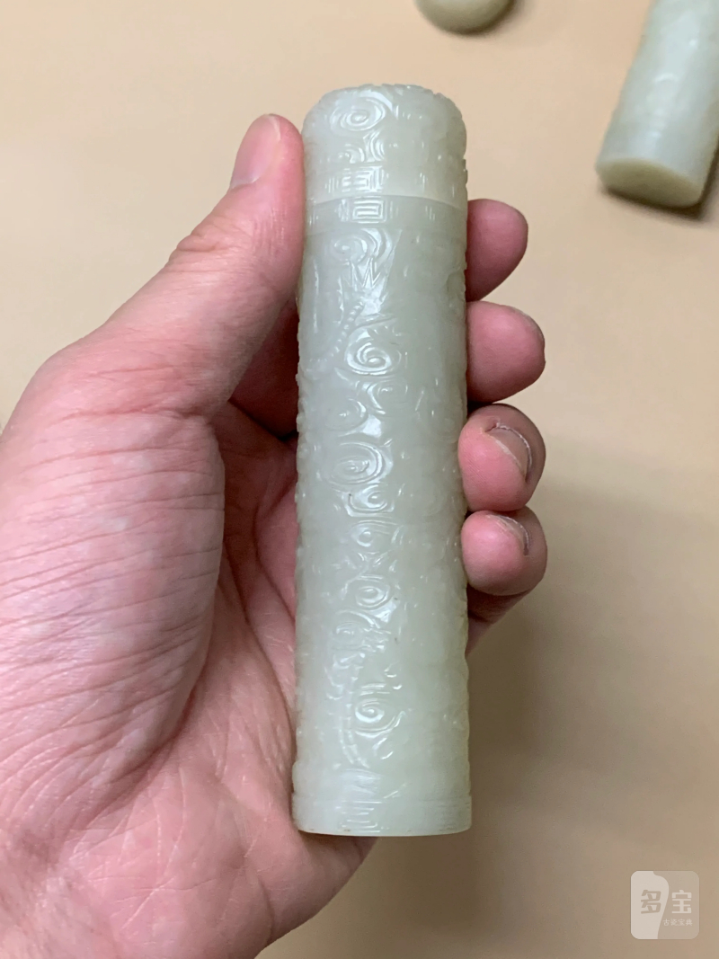 清 双龙云纹带盖玉香筒一对 - 图11